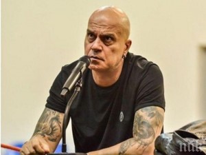 Слави Трифонов се изгаври с българския народ
 