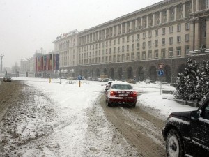 Столична община: Трафикът затруднява почистването, има огромни задръствания