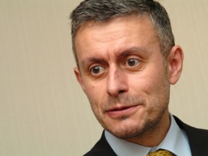 Мони Паси се натегна на Тръмп
 