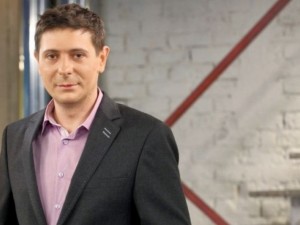 Изгонете този инфантил Виктор Николаев!
 