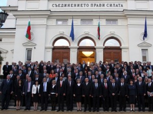 Чакаме за сбогом депутатите в оставка 
 