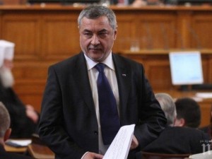 Валери Симеонов: Радев, не се намираш в казармата
 