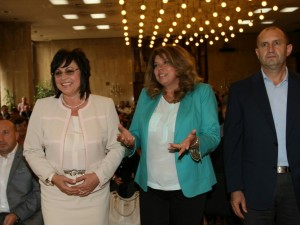 Ще стиснем ли пак десницата на левицата
 