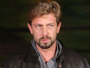 Калин Врачански гони майка си от собствения й дом
 