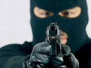 Въоръжени апаши стреляха по охранители
