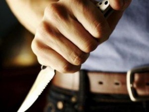 Син психар преряза гърлото на майка си
 