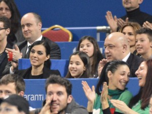 Виктория Петрова като втора майка за щерката на Кралев
 