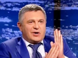 Милене, спри да ръкомахаш