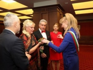 Лора Виденлиева си купи мъж за 5 милиона
 