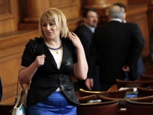 Ана Баракова става ченге
 