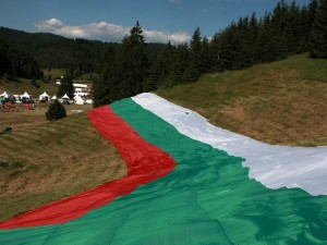 Огромен трибагреник издигат над Търново
 