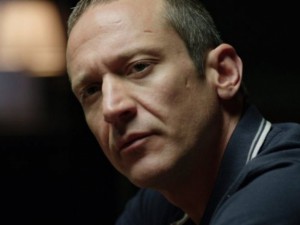 Банка издирва Деян Донков заради дългове
 