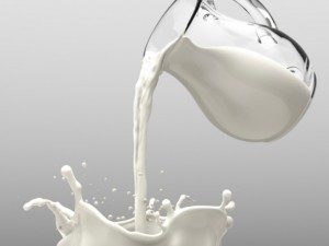 Ако и вие съхранявате млякото във вратата на хладилника, веднага го преместете