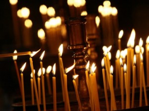 Свещеници обърнаха църквата на тържище