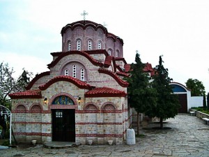 Преди да ахкате пред „Нотр Дам“, вижте манастира край Лозен