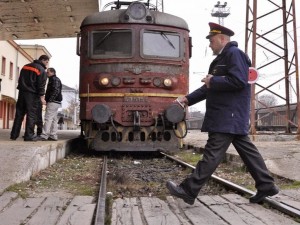 Вместо да работят, подпират лопатите