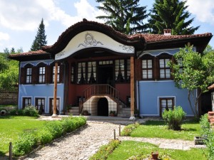 Оскотели тъпаци посягат на Копривщица