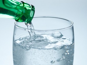 Газираната вода разваля зъбите. Вижте защо!