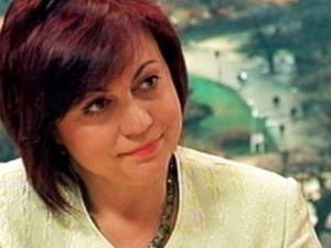 Корнелия пазарува бельо на килограм
 