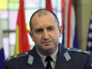 Румен Радев да влезе в час
 
