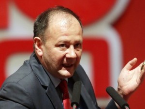 Г-н Миков, държите се като Първанов