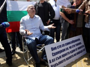 Няма ли кой да нашамари Слави Трифонов
 