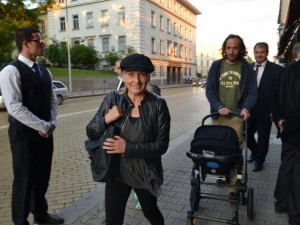 Елена Йончева разделена с мъжа си
 
