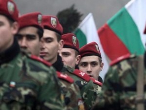 Попълват армията с бивши военни
 