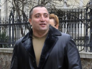 Наддават тайно за още 3 имота на Митьо Очите
 