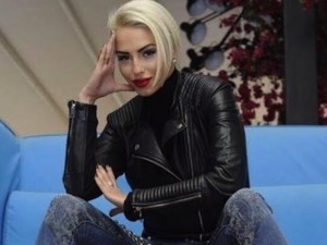 Цвети Стоянова анатемосана от ансамбъла
 