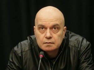 Слави изкука, тръгна на психолог при бившата си Маги
 