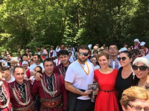 Синът на Никълъс Кейдж учи български в Копривщица
 