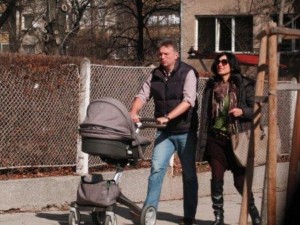 
Ники Дойнов цери настинки с ракия и билки

