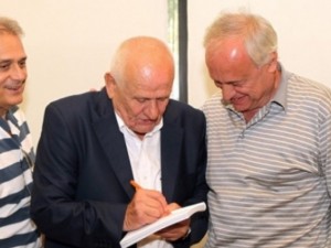 Люпко Петрович разменя книги със Стоичков