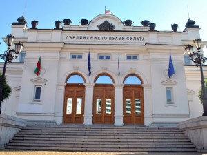 Депутатите дават 14 бона за безалкохолно и 7 хил. за чай и шоколади