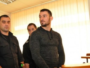 Ловецът на бежанци Перата на съд с топченге
 
