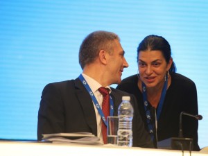 Велислава Кръстева: Ахмед Доган е лидер, не командир като Костов
 