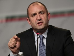 Радев като се развихри, ще ви се стъжни
 