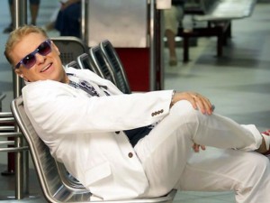 Васил Найденов пребива музикантите си
 