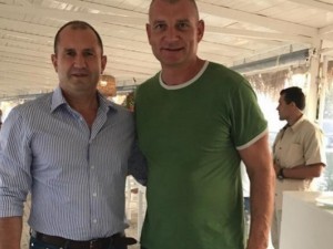 Вашите писма: Борисов и Радев се борят за титлата „човек от народа”
 