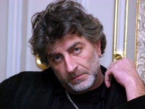 Александър Морфов пиян, припада в Народния театър
 