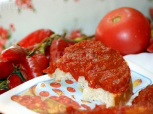 Апетитни рецепти за домашна лютеница
