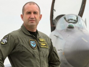 Лобито за Ф-16 смачка фасона на Радев