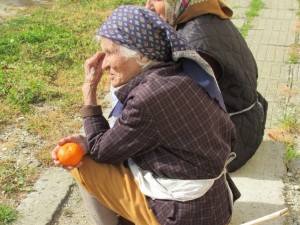 Кметският наместник Реджеб се грижи за църквата ни
 