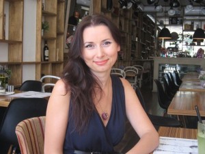 Кобилкина сяда в стола на Венета Райкова