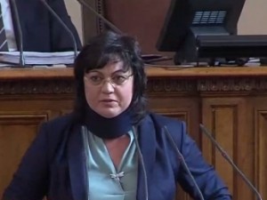 Нинова катастрофира отново