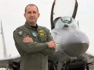 Радев, какви самураи, то и гейши не ни останаха
 
 