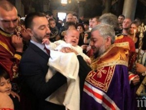 Да те кръщават Иван, Андрей и Хекимян по БТВ? Това е сектантско пиршество на суетата, кич, търкане на лотарийни билетчета. И най-вече отрицание на Господ
