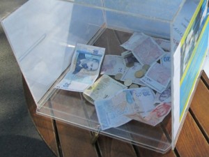 Не дарявайте пари на мошеници
 