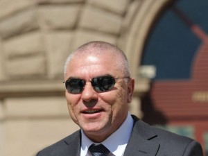 Марешки е патерица, и дебилите го знаят
 
 